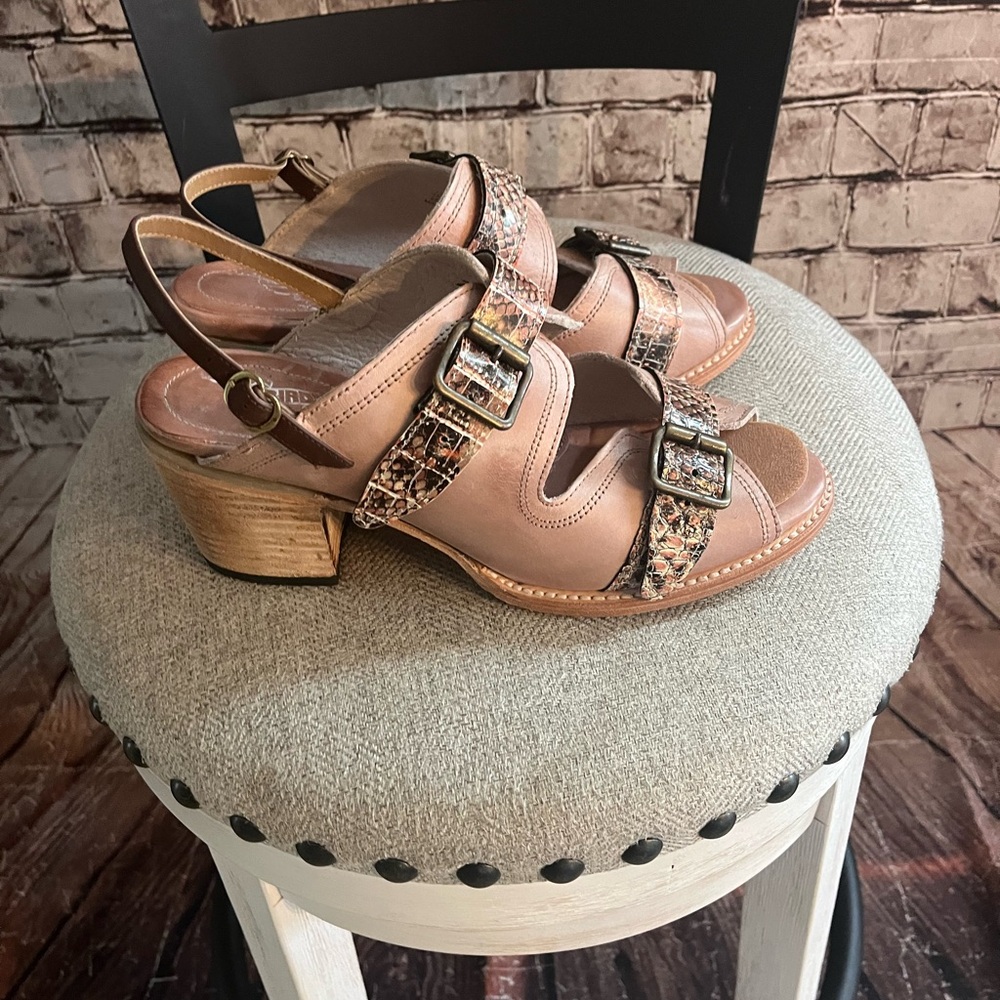 Comfortable Women's Leather Slingback Sandals - Neutral Pink - Picture 3 of 6